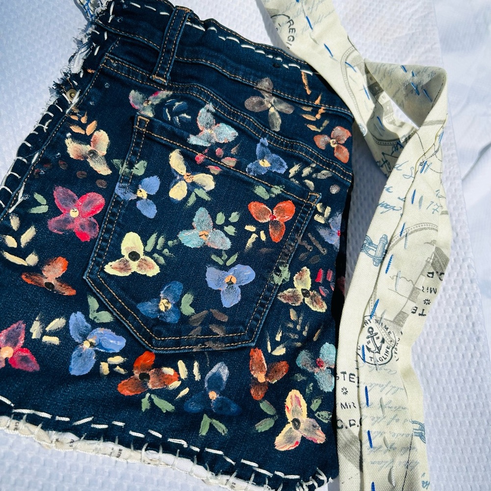 Colorful Bloom Crossbody Bag - Picture 3 of 6